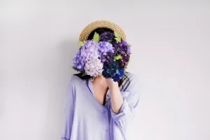Chers amoureux des hortensias, vous rêvez d&rsquo;un bouquet coloré et flamboyant qui enchantera votre jardin ou votre intérieur ? Alors, laissez-moi vous dévoiler quelques secrets pour chouchouter ces fleurs délicates et capricieuses. Tout commence avec un sol bien choisi et [&hellip;]